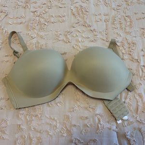 Victors Secrets push up bra. Not worn but a couple times. Will bundle.